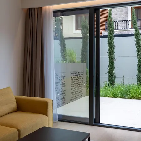 Onia Collection With A Pool Appartement