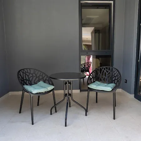Onia Collection With A Pool Appartement